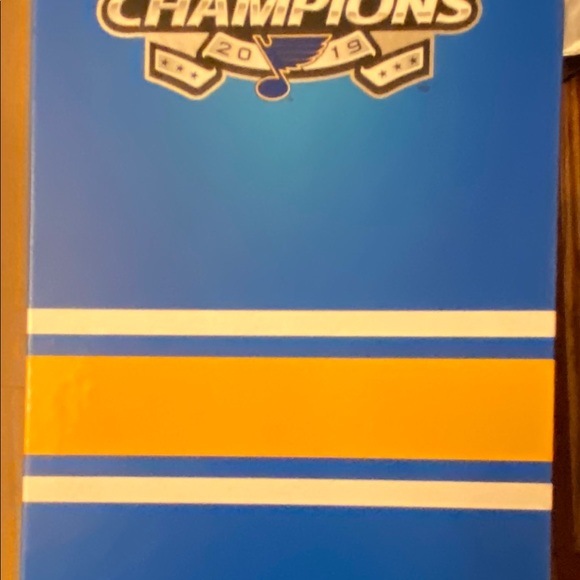 St. Louis Blues 2019 Stanley Cup Bud Light 3 Pack - Picture 2 of 5